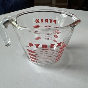 Vintage Pyrex 250ml Metric Measuring Cup - Red Dotted Line Graphics - Mold J 21